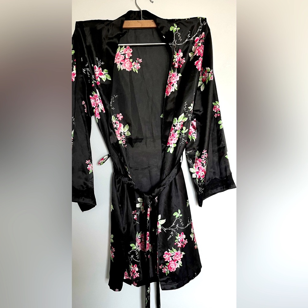 Jones New York satin robe
